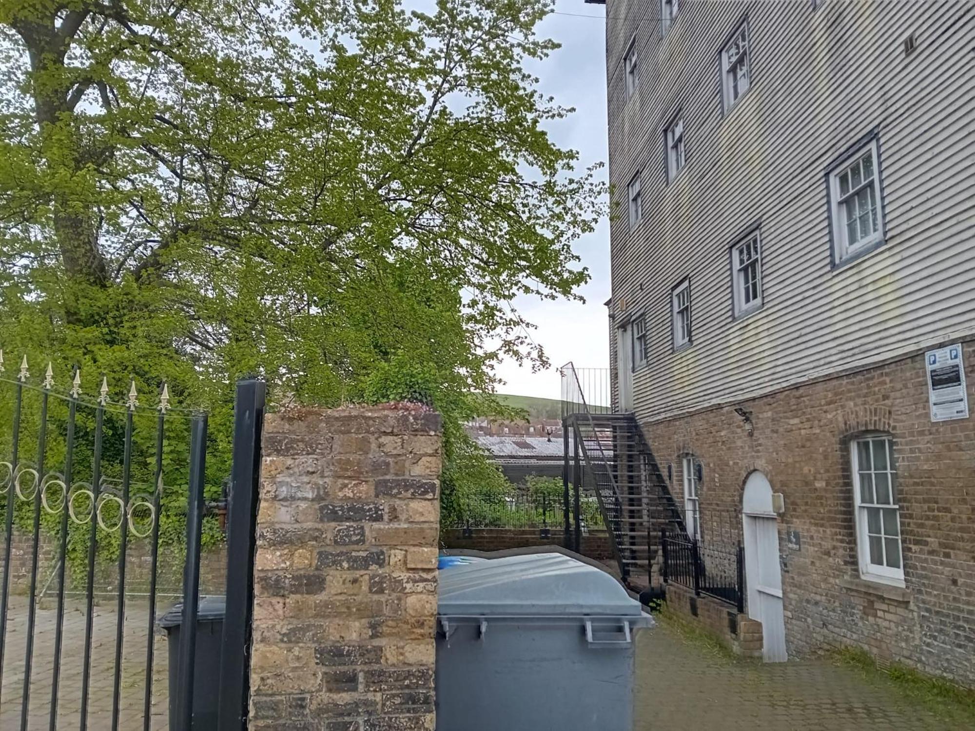 Apartment In Historic Mill, Near Dover Port Exterior photo